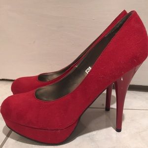 LIKE NEW Red Mossimo 4 inch heels size 9